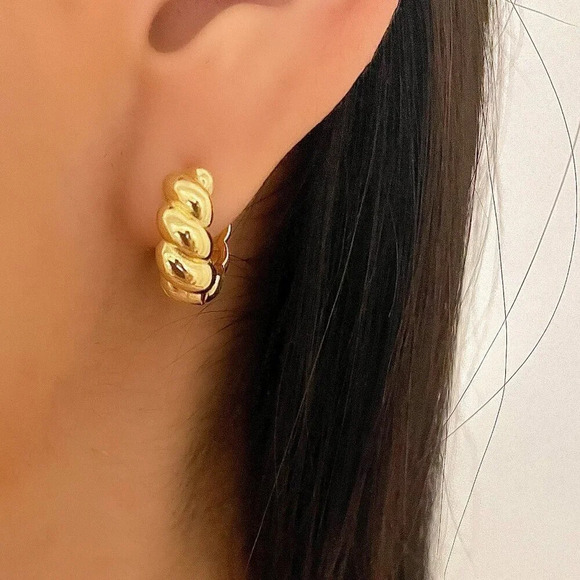 925 Sterling Silver Dainty Twist Croissant Earrings Small Hoops Small Huggies - Picture 3 of 4